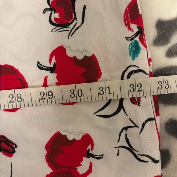 Snow White Sleepwear Disney Apparel Top and Crop Pant Medium - Picture 6 of 8